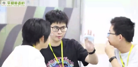 ��ٸ���Ӣ����ѵ�����Ǯ��